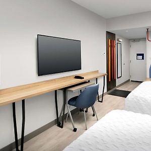 Queen Room Mobility accessible